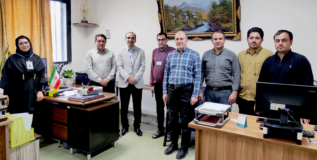 تجلیل از رئیس اداره منابع انسانی و کارکنان واحد کارگزینی بیمارستان امام خمینی(ره) اردبیل