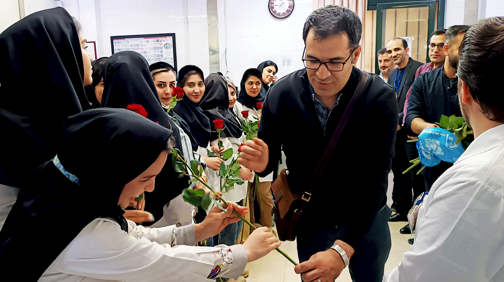 تجلیل از همکاران بخش آزمایشگاه بیمارستان