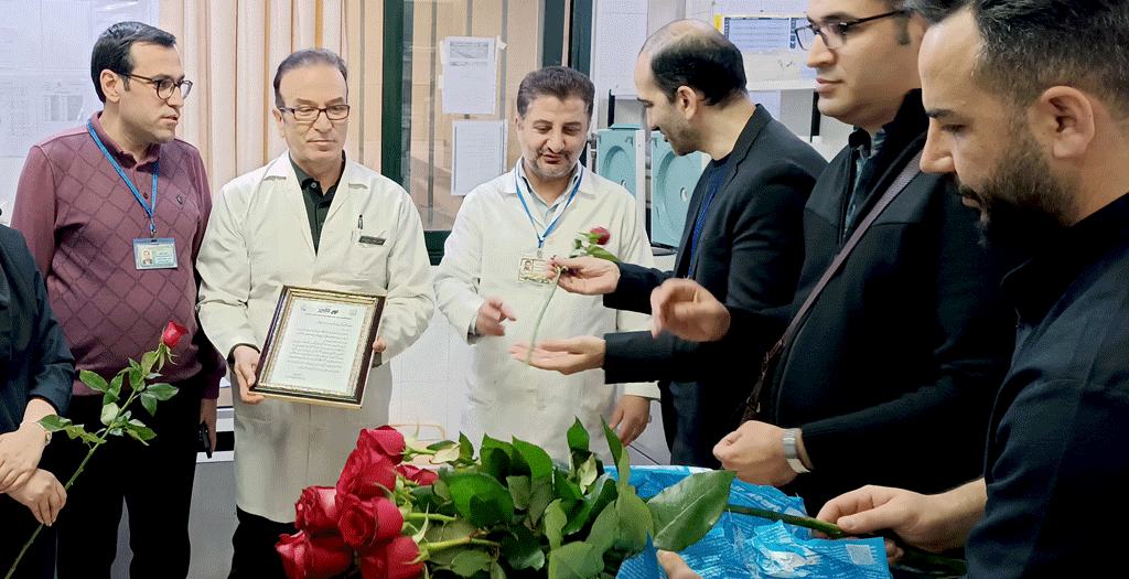 تجلیل از همکاران بخش آزمایشگاه بیمارستان