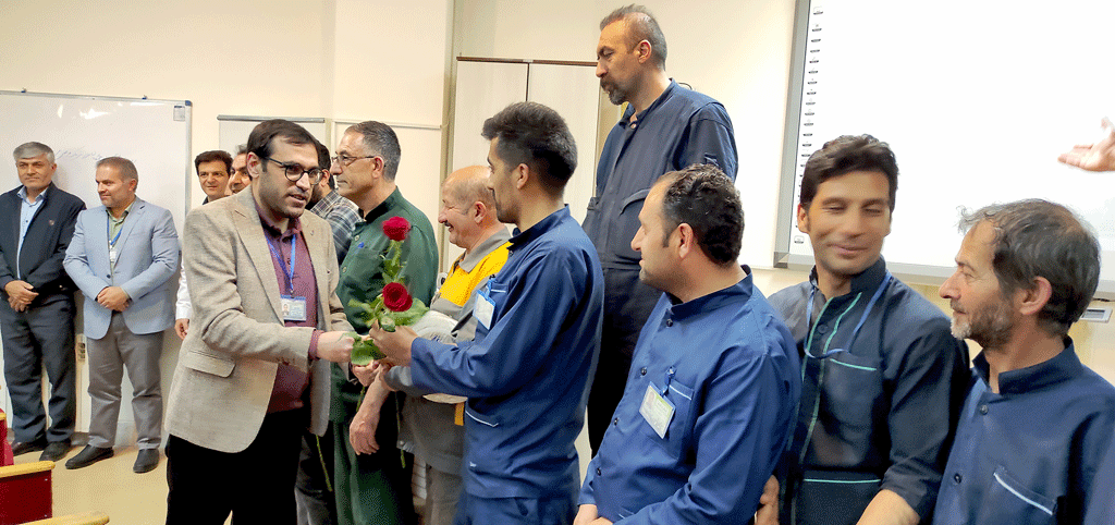 برگزاری جلسه صمیمی با همکاران واحد خدماتی بیمارستان