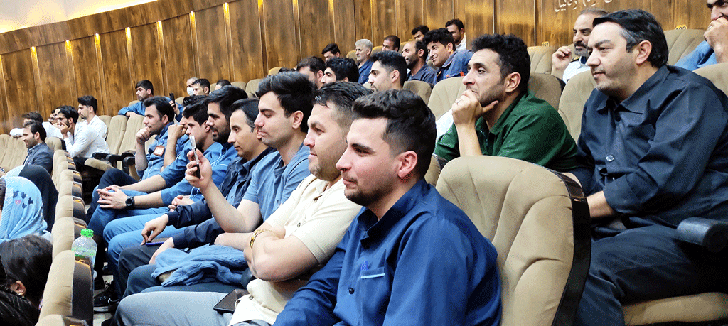 برگزاری مراسم جشن دهه کرامت و روز کارگر در بیمارستان امام خمینی(ره) اردبیل