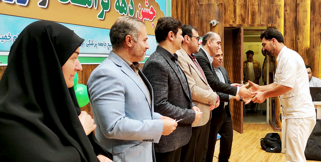 برگزاری مراسم جشن دهه کرامت و روز کارگر در بیمارستان امام خمینی(ره) اردبیل