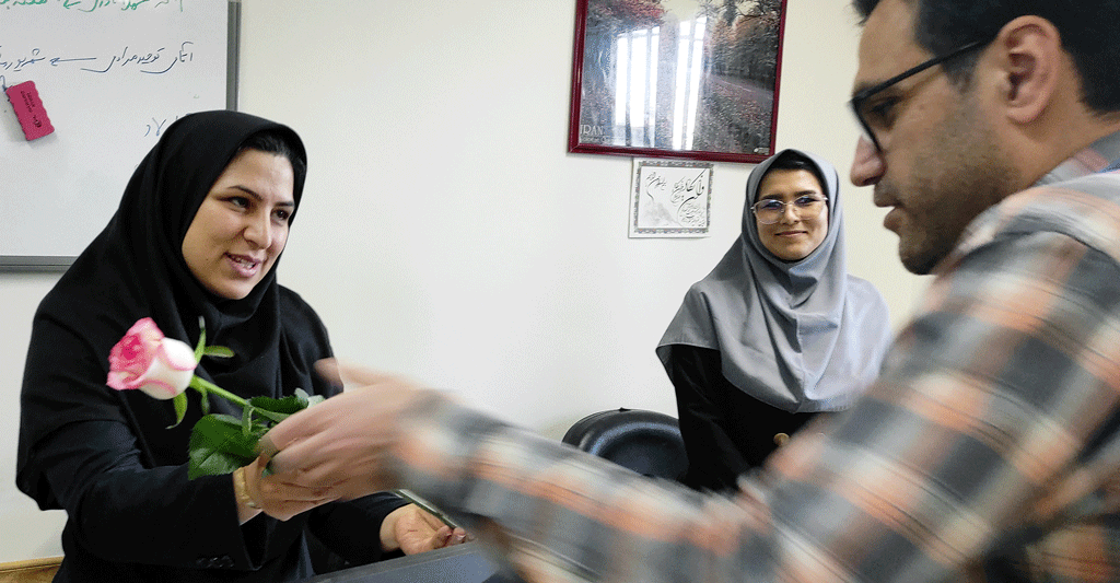 تجلیل از کارکنان بیمارستان بمناسبت روز کارمند