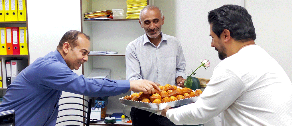 تجلیل از کارکنان بیمارستان بمناسبت روز کارمند