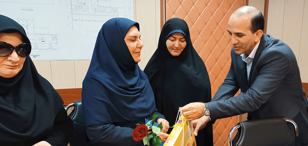 تجلیل از همکاران روشندل بیمارستان