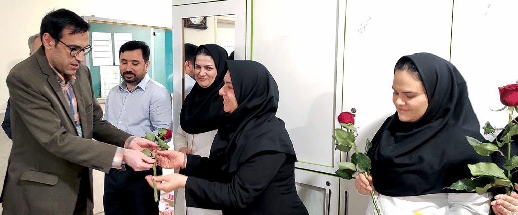 تجلیل از همکاران رادیولوژیست و پروتونگار بیمارستان بمناسبت روز رادیولوژی