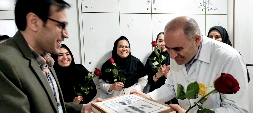 تجلیل از همکاران رادیولوژیست و پروتونگار بیمارستان بمناسبت روز رادیولوژی