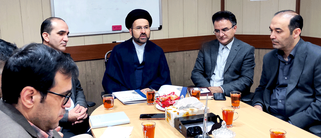 تجلیل از فعالان قرآنی بیمارستان به مناسبت هفته قرآن و عترت دانشگاه ها