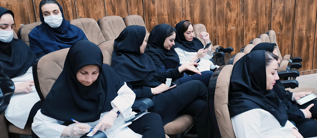 برگزاری کنفرانس و آشنایی با عوامل خطر ، روش های غربالگری و تشخیص زود هنگام سرطان در سالن همایش بیمارستان