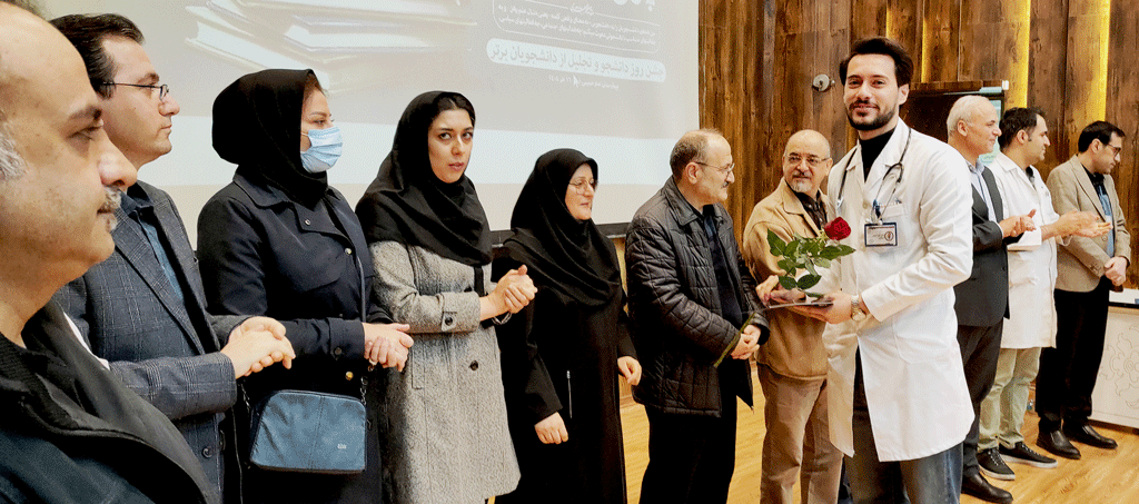 برگزاری مراسم گرامیداشت روز دانشجو در بیمارستان امام خمینی(ره) اردبیل