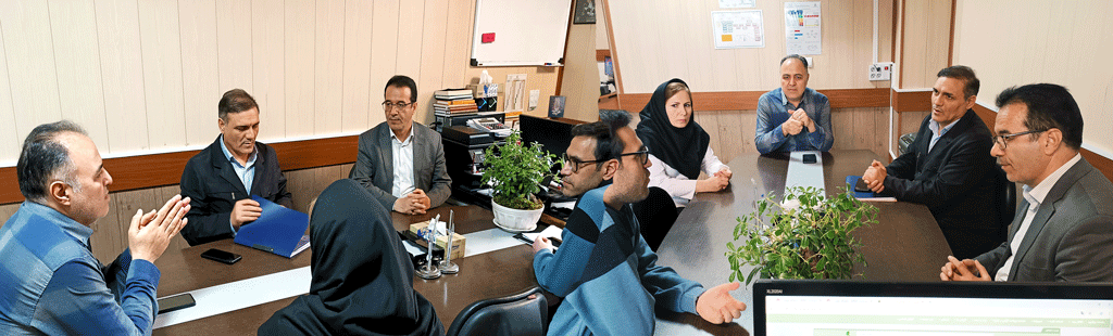 تجلیل از سرخانم دکتر بدرزاده ،مسئول فنی داروخانه بیمارستان امام خمینی(ره) اردبیل