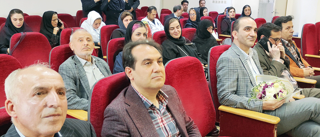 تجلیل خانواده بیمار بهبود یافته از تعدادی پزشک و کادر درمان بیمارستان امام خمینی(ره) اردبیل