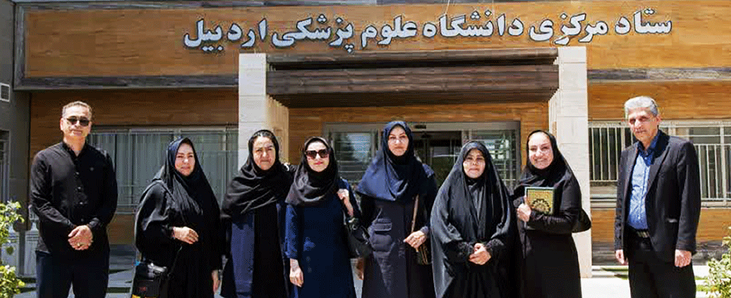 ارائه خدمات درمانی به زائرین پیاده روی اربعین حسینی در مرز مهران توسط مدافعان سلامت بیمارستان امام خمینی(ره) اردبیل