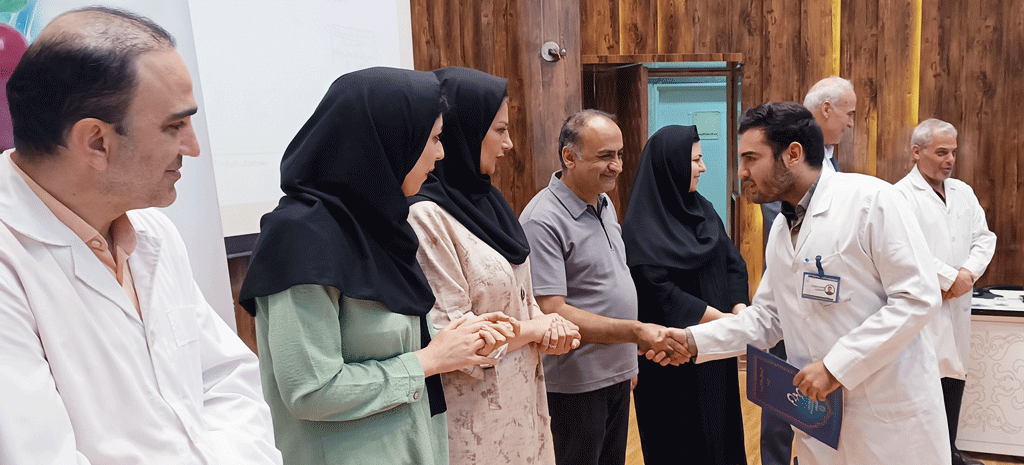 آیین تجلیل از دانشجویان پزشکی در بیمارستان امام خمینی(ره) اردبیل همزمان با روز پزشک